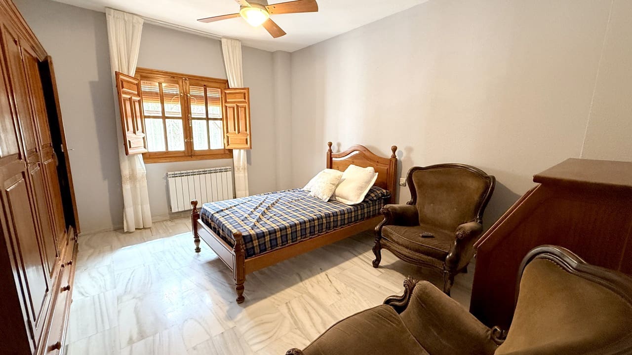 5 bedroom Villa for sale in La Zubia with pool garage - € 500,000 (Ref: 9974366)