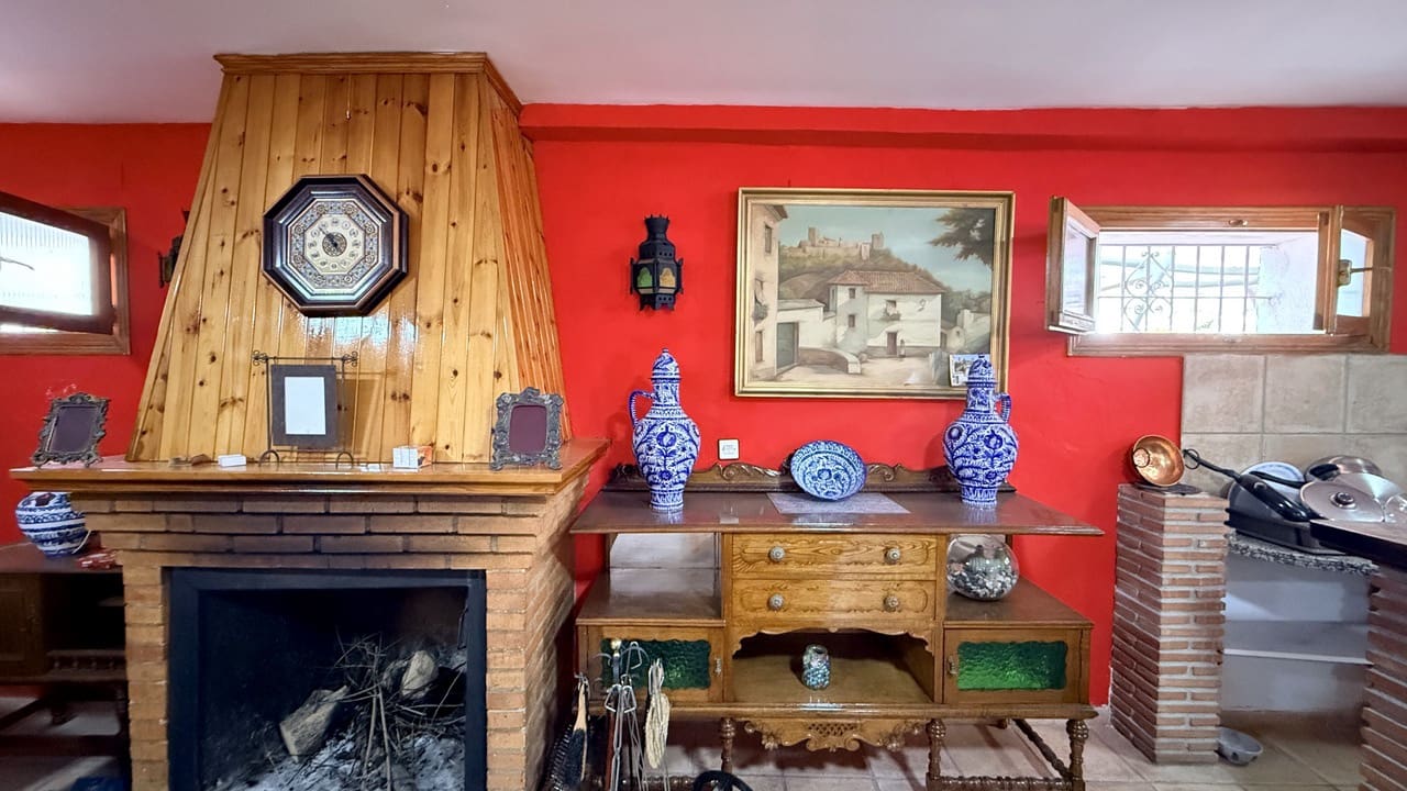 5 bedroom Villa for sale in La Zubia with pool garage - € 500,000 (Ref: 9974366)
