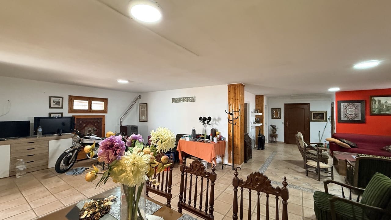 5 bedroom Villa for sale in La Zubia with pool garage - € 500,000 (Ref: 9974366)