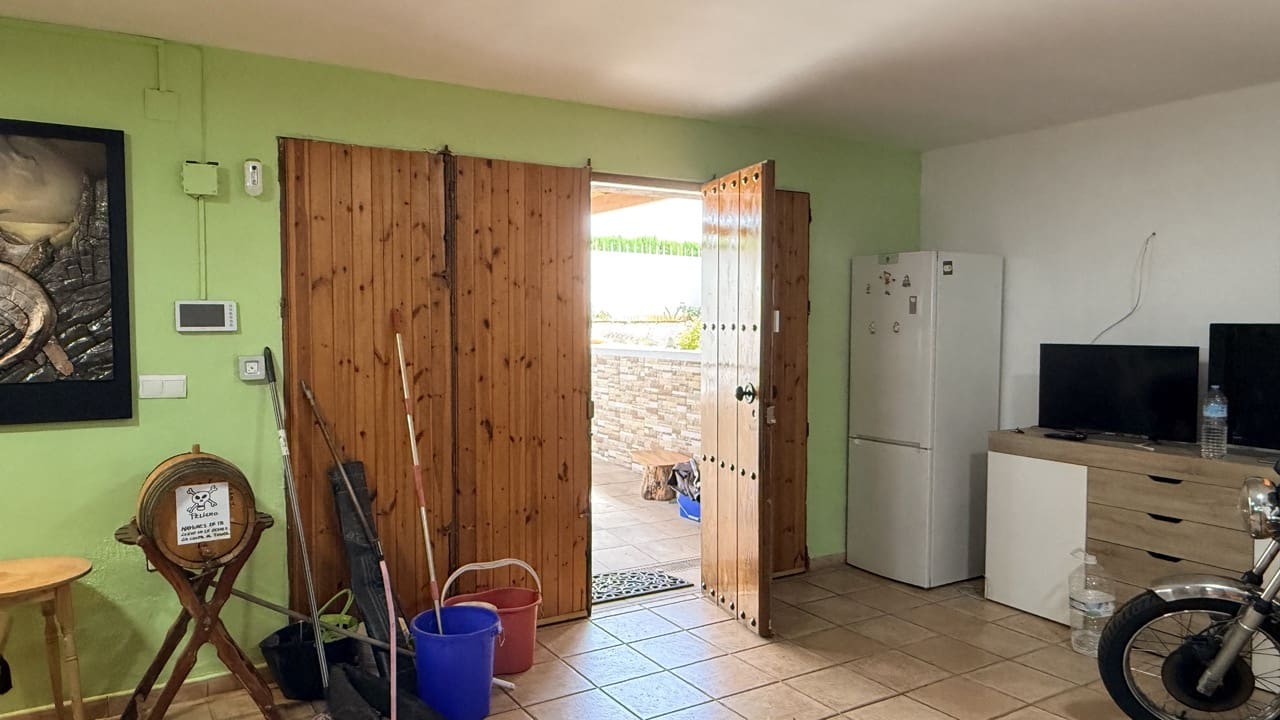 5 bedroom Villa for sale in La Zubia with pool garage - € 500,000 (Ref: 9974366)