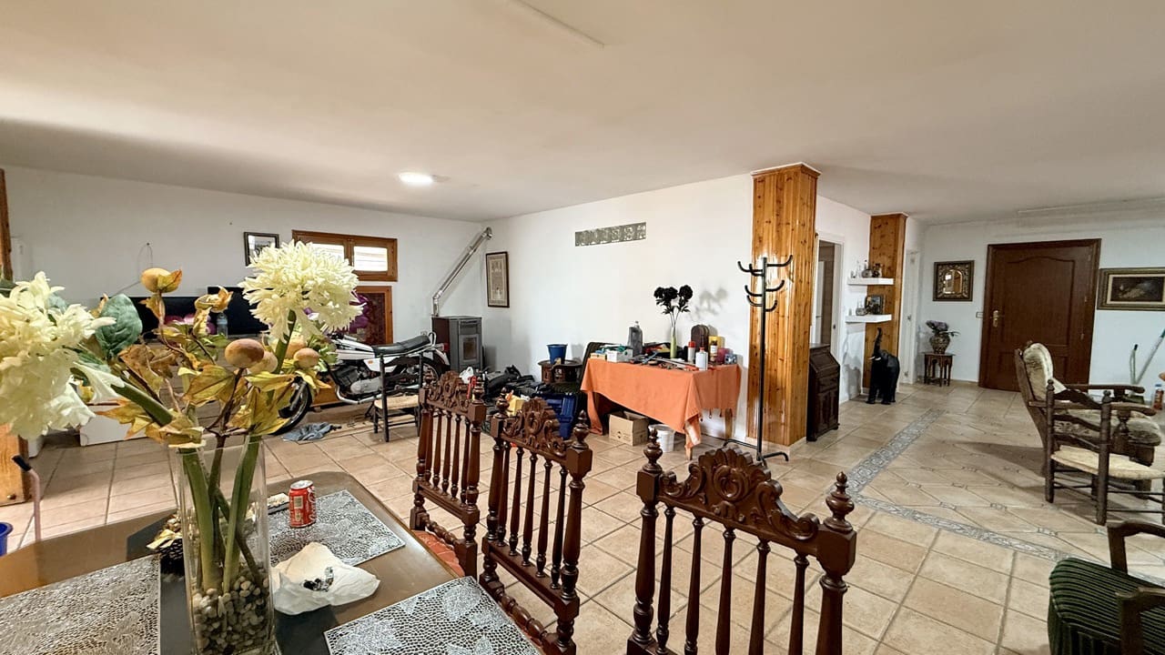 5 bedroom Villa for sale in La Zubia with pool garage - € 500,000 (Ref: 9974366)