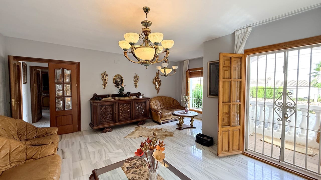 5 bedroom Villa for sale in La Zubia with pool garage - € 500,000 (Ref: 9974366)