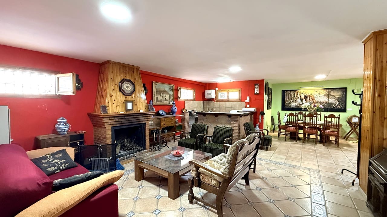 5 bedroom Villa for sale in La Zubia with pool garage - € 500,000 (Ref: 9974366)