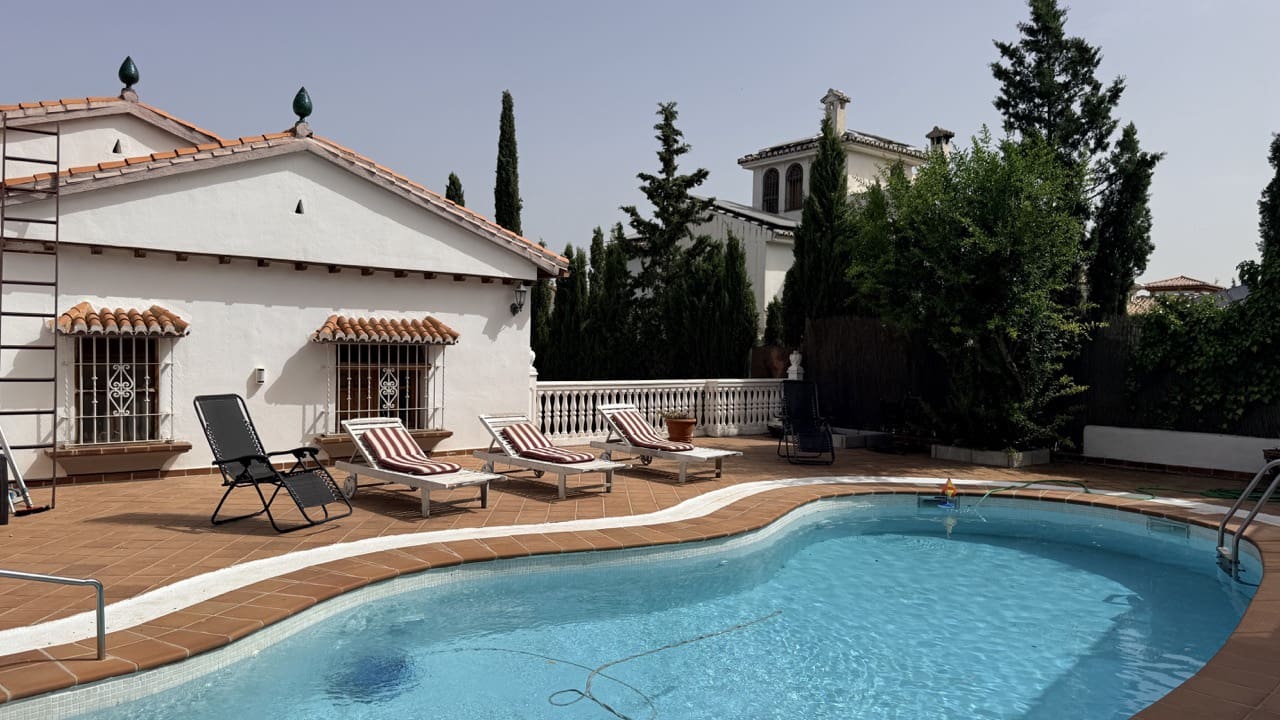 5 bedroom Villa for sale in La Zubia with pool garage - € 500,000 (Ref: 9974366)