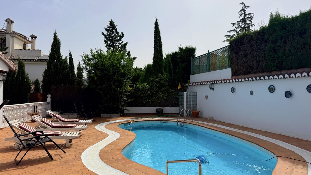 5 bedroom Villa for sale in La Zubia with pool garage - € 500,000 (Ref: 9974366)