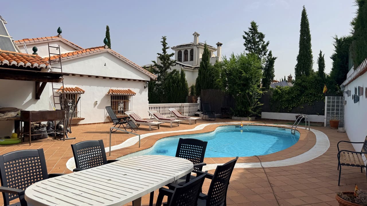 5 bedroom Villa for sale in La Zubia with pool garage - € 500,000 (Ref: 9974366)
