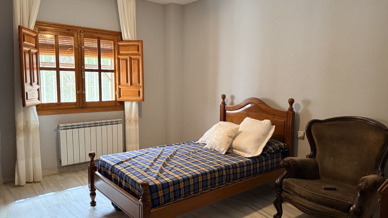 5 bedroom Villa for sale in La Zubia with pool garage - € 500,000 (Ref: 9974366)