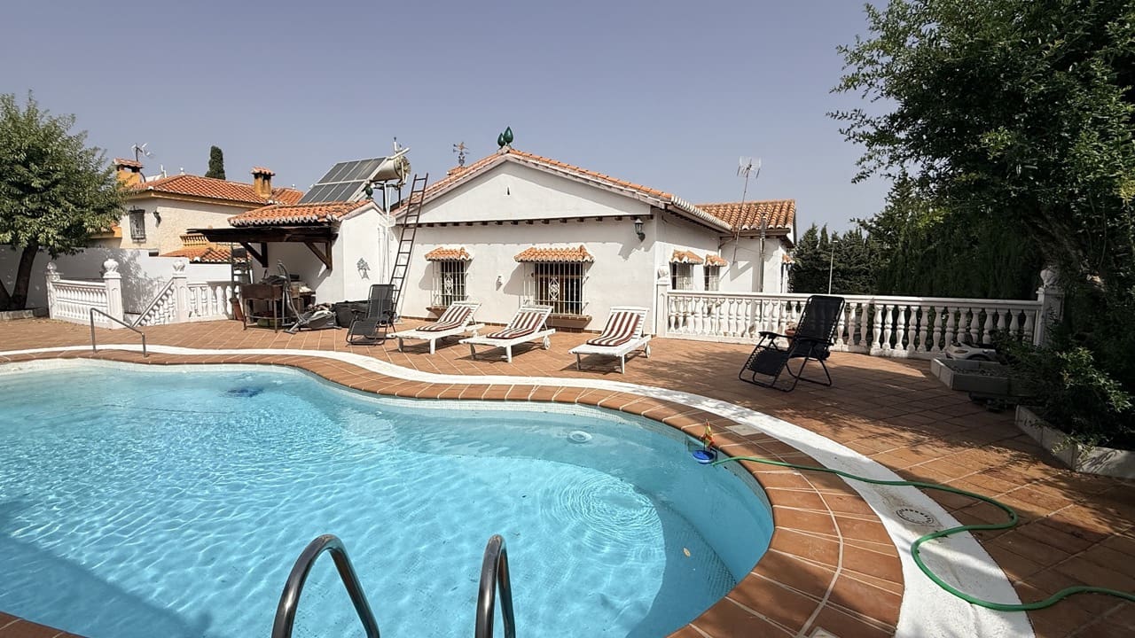 5 bedroom Villa for sale in La Zubia with pool garage - € 500,000 (Ref: 9974366)