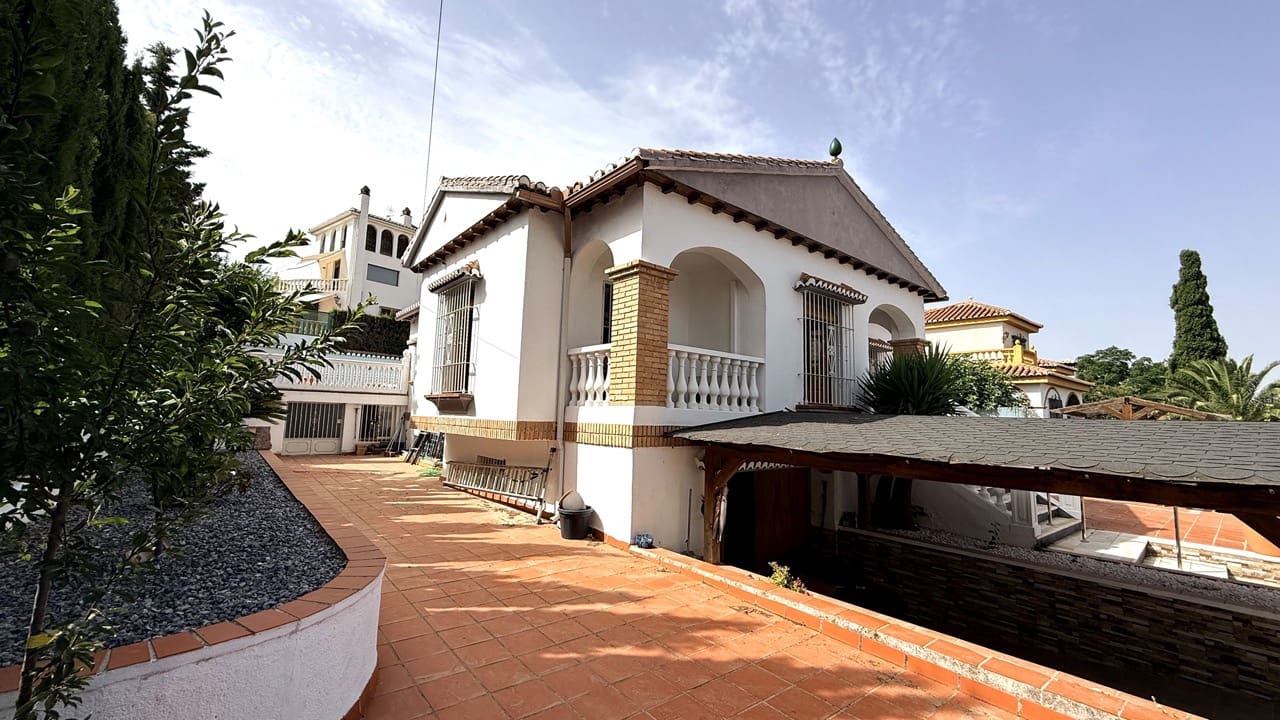 5 bedroom Villa for sale in La Zubia with pool garage - € 500,000 (Ref: 9974366)