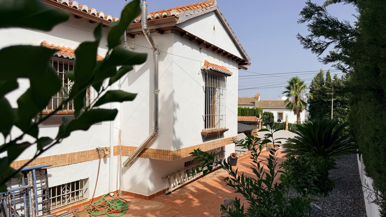 5 bedroom Villa for sale in La Zubia with pool garage - € 500,000 (Ref: 9974366)
