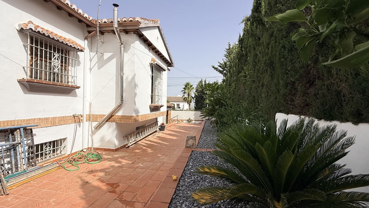5 bedroom Villa for sale in La Zubia with pool garage - € 500,000 (Ref: 9974366)