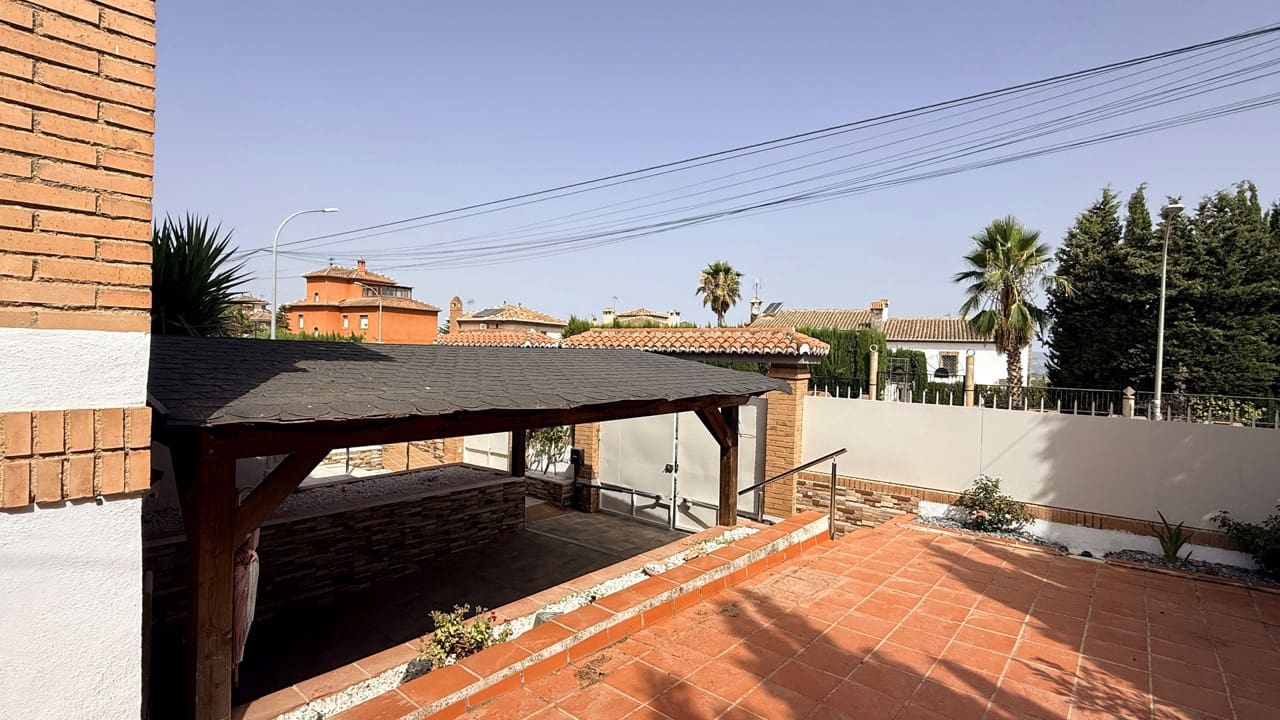 5 bedroom Villa for sale in La Zubia with pool garage - € 500,000 (Ref: 9974366)