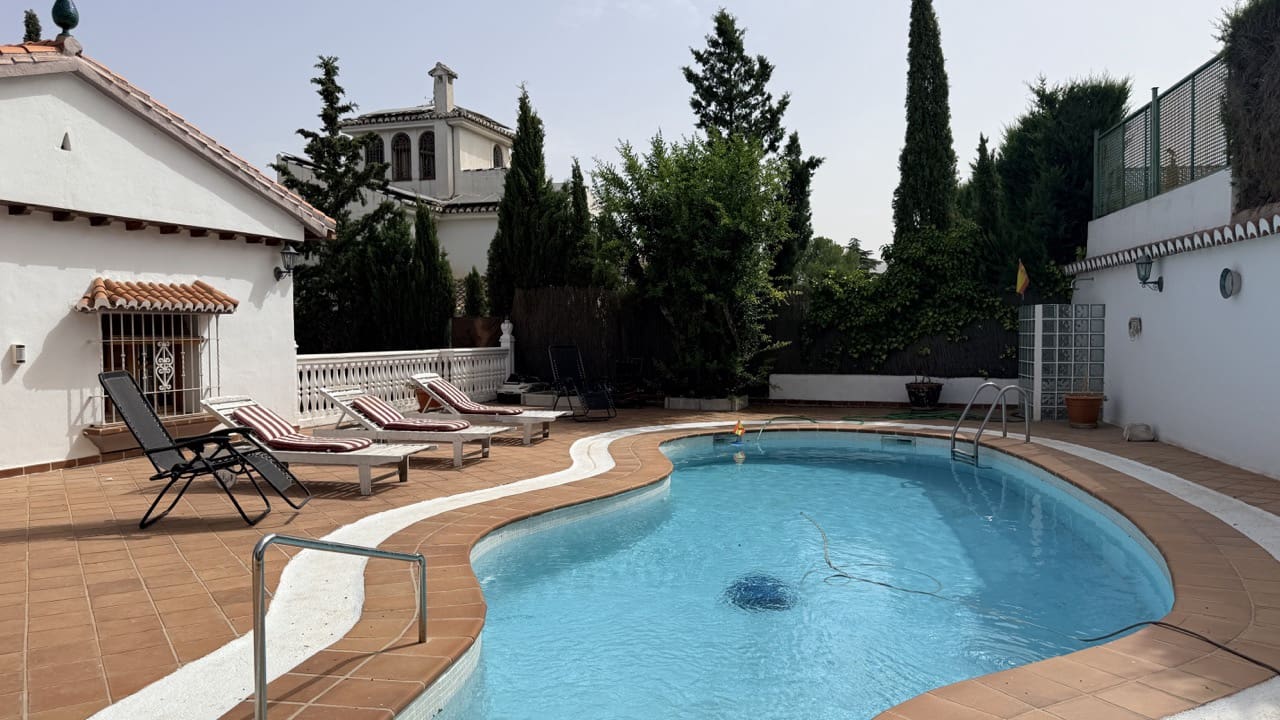 5 bedroom Villa for sale in La Zubia with pool garage - € 500,000 (Ref: 9974366)