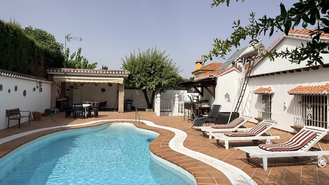 5 bedroom Villa for sale in La Zubia with pool garage - € 500,000 (Ref: 9974366)