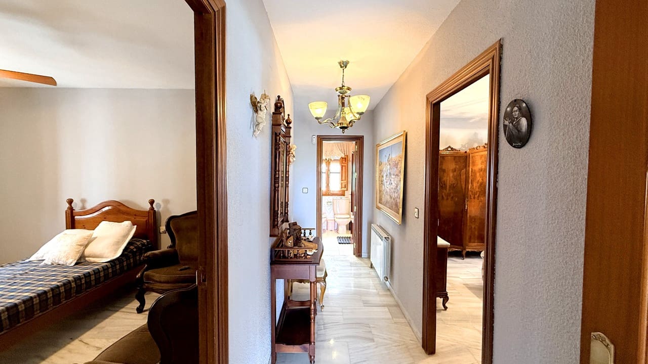 5 bedroom Villa for sale in La Zubia with pool garage - € 500,000 (Ref: 9974366)