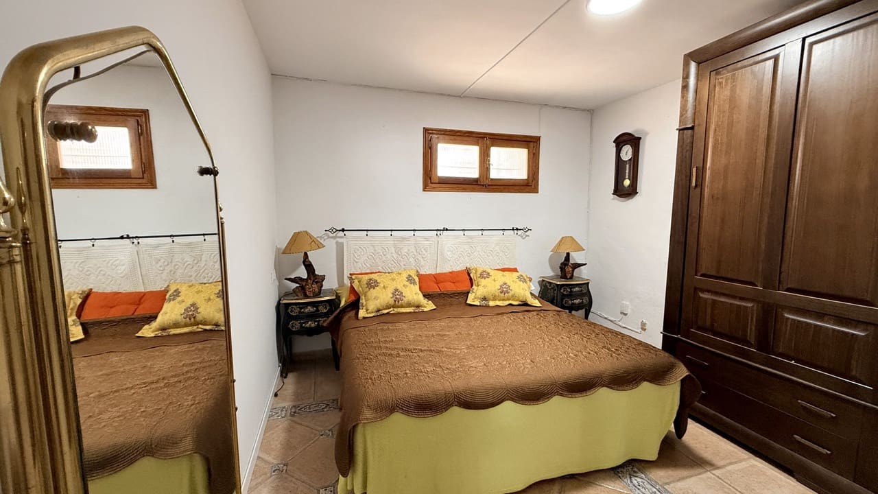 5 bedroom Villa for sale in La Zubia with pool garage - € 500,000 (Ref: 9974366)