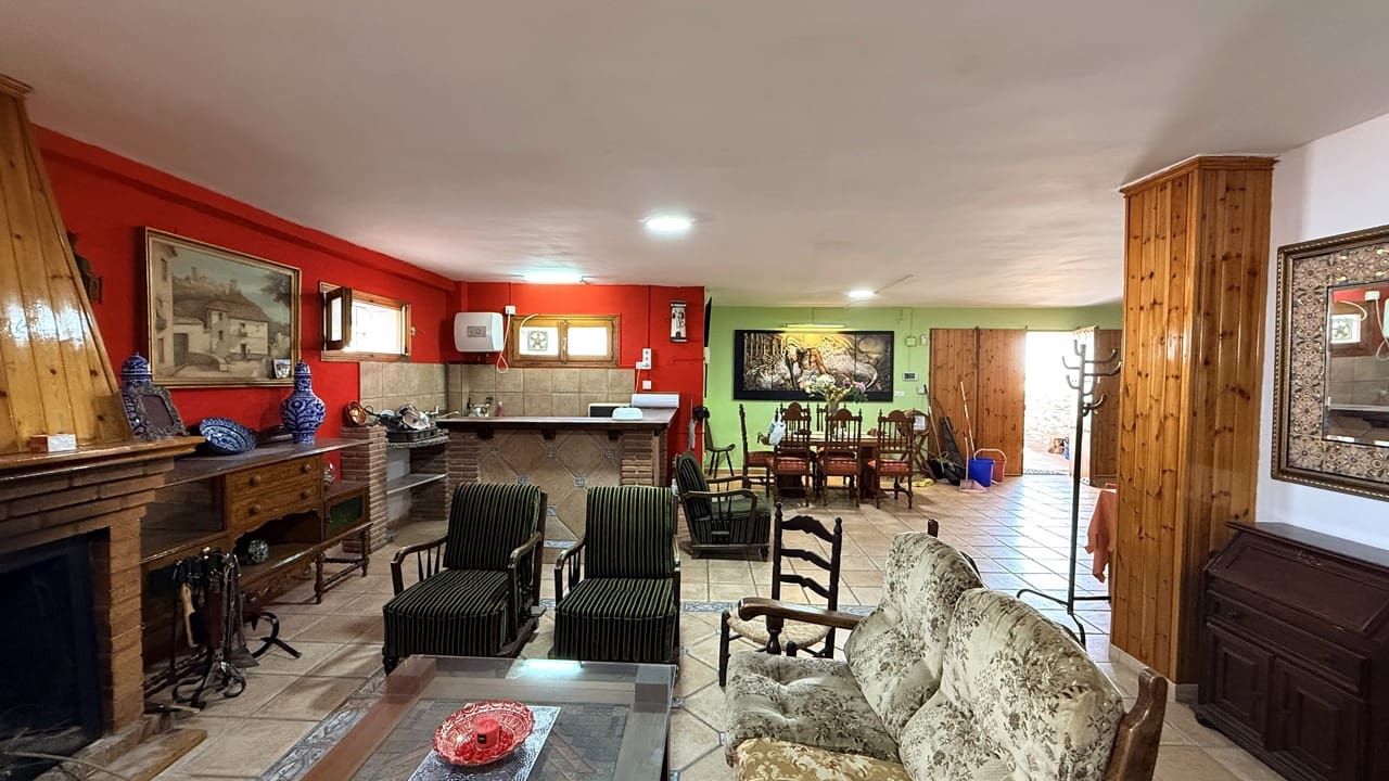 5 bedroom Villa for sale in La Zubia with pool garage - € 500,000 (Ref: 9974366)