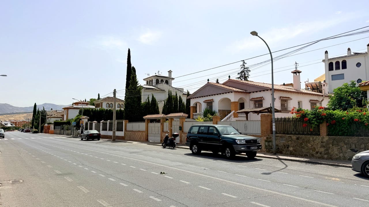 5 bedroom Villa for sale in La Zubia with pool garage - € 500,000 (Ref: 9974366)
