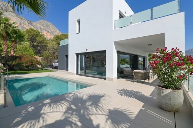 3 bedroom Villa for sale in Polop with pool garage - € 729,000 (Ref: 10042271)