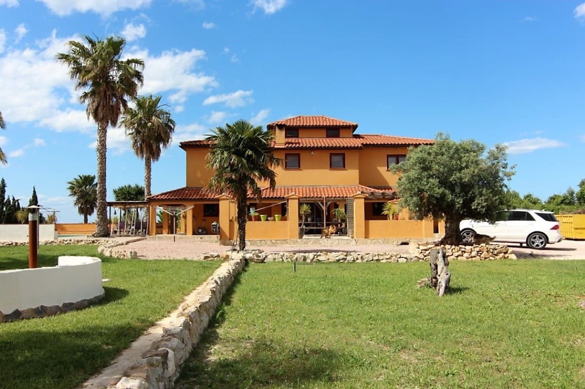 5 bedroom Villa for sale in Pedreguer with pool - € 1,400,000 (Ref: 8657411)