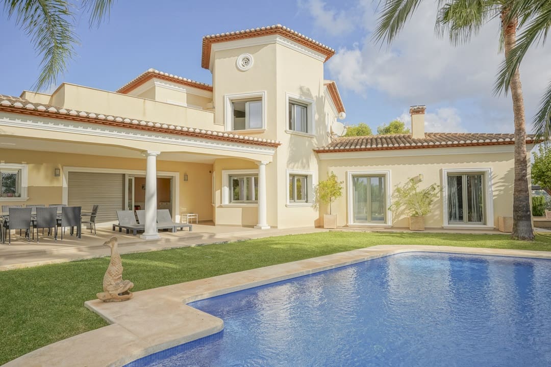 4 bedroom Villa for sale in Benissa with pool - € 1,350,000 (Ref: 8657427)