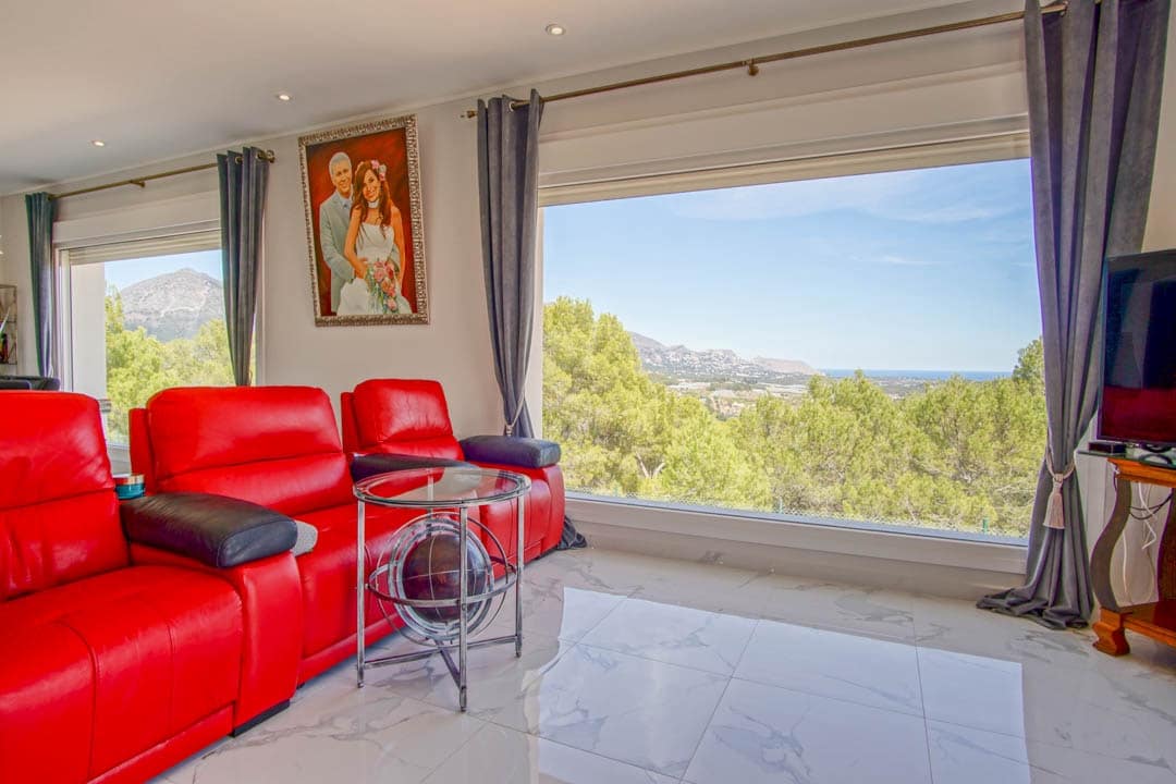 8 slaapkamer Villa te koop in La Nucia met zwembad - € 2.500.000 (Ref: 8657516)