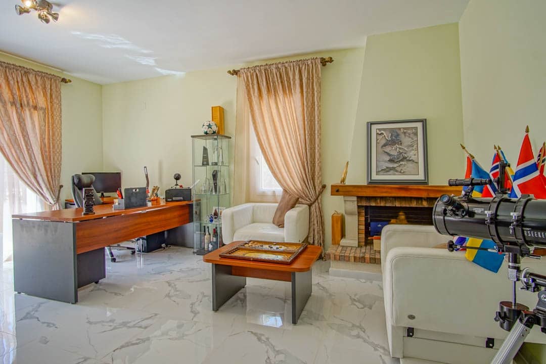 8 slaapkamer Villa te koop in La Nucia met zwembad - € 2.500.000 (Ref: 8657516)