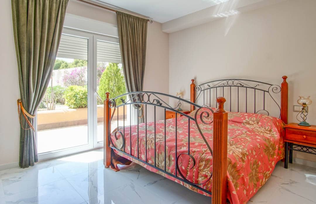 8 slaapkamer Villa te koop in La Nucia met zwembad - € 2.500.000 (Ref: 8657516)