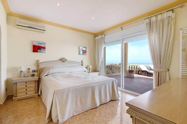 4 soverom Villa til salgs i Moraira, Teulada-Moraira med svømmebasseng garasje - € 1 450 000 (Ref: 8657542)