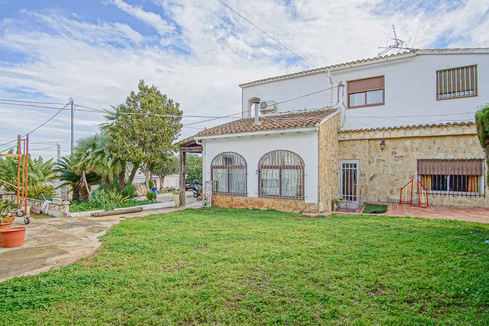 6 bedroom Villa for sale in Denia with pool - € 649,000 (Ref: 8783237)