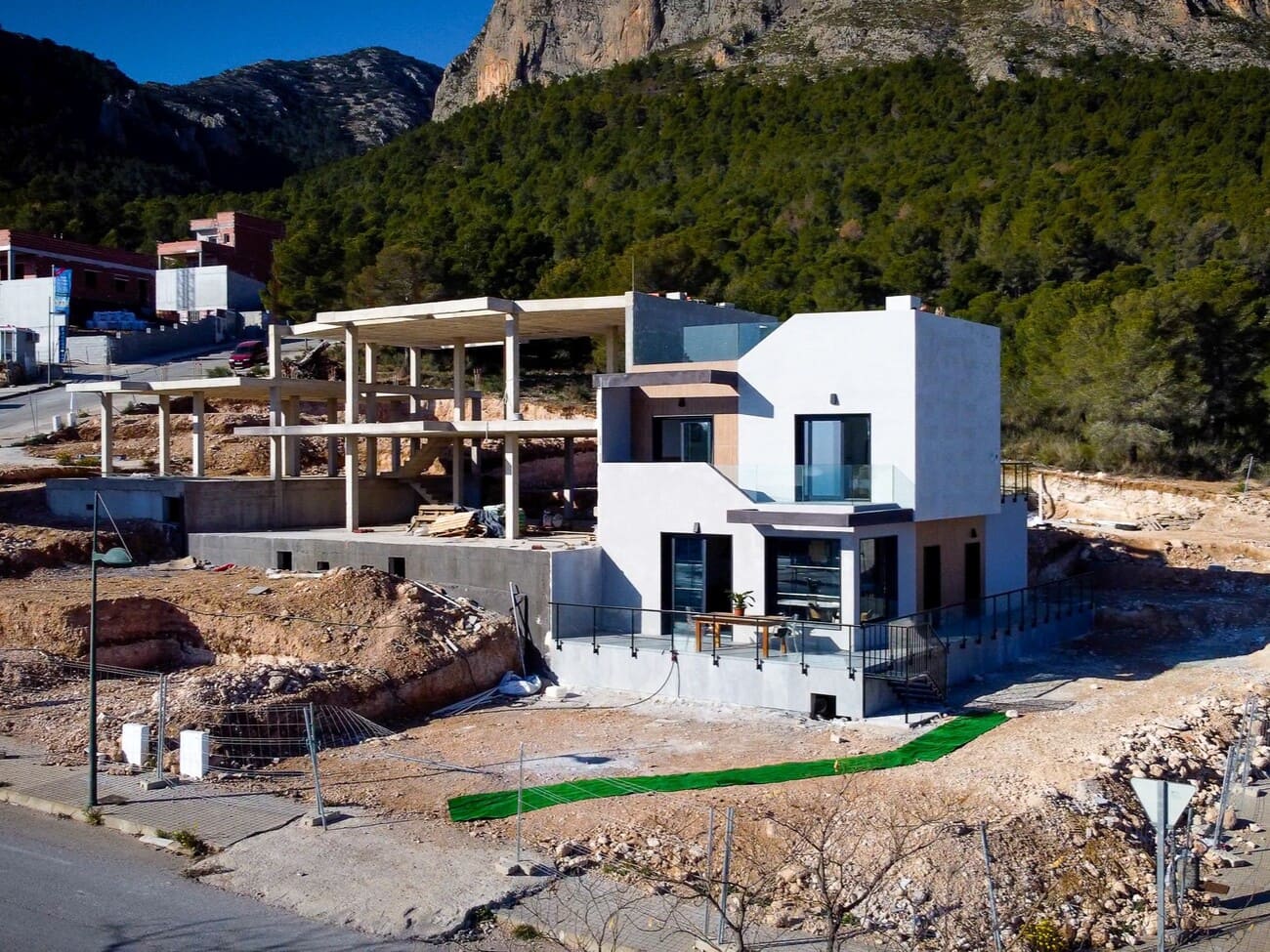 3 soverom Kjedet enebolig til salgs i Polop med svømmebasseng garasje - € 488 125 (Ref: 8863139)