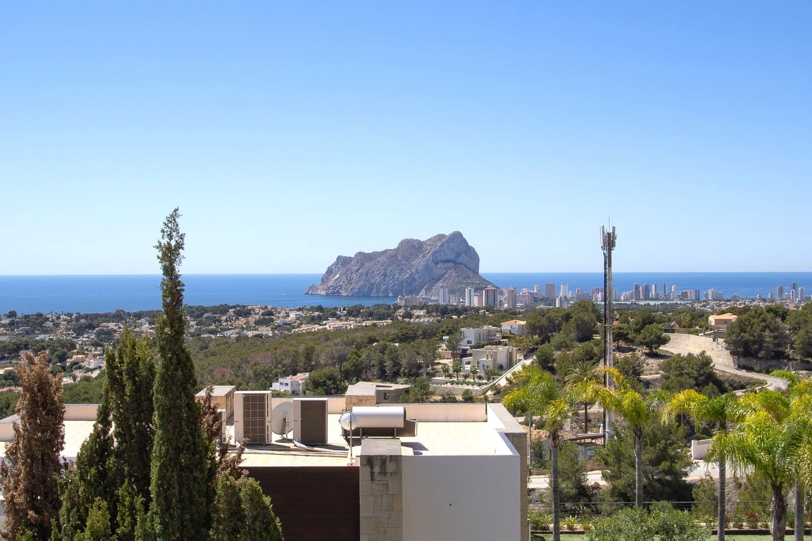 Villa for sale in Benissa - € 745,000 (Ref: 9006005)