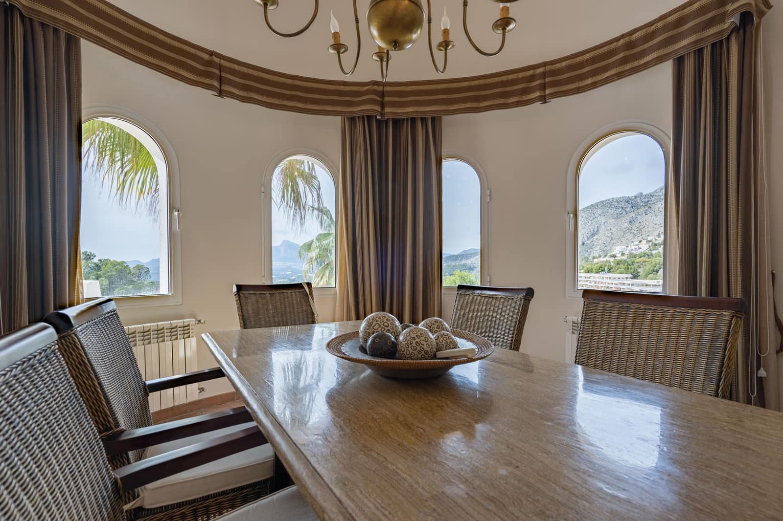 4 bedroom Villa for sale in Altea with pool - € 1,695,000 (Ref: 9284049)