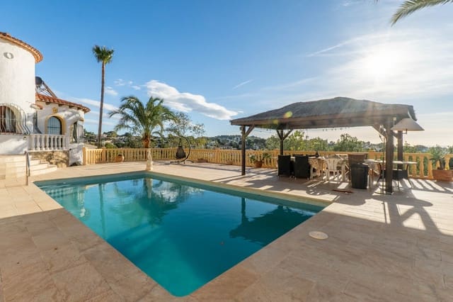 4 slaapkamer Villa te koop in Benissa met zwembad garage - € 700.000 (Ref: 9409330)