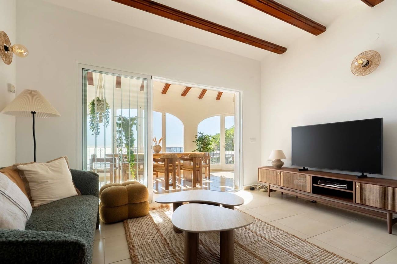 4 bedroom Villa for sale in Ambolo with pool garage - € 1,195,000 (Ref: 9475007)