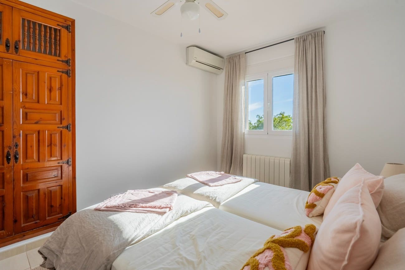 4 bedroom Villa for sale in Ambolo with pool garage - € 1,195,000 (Ref: 9475007)