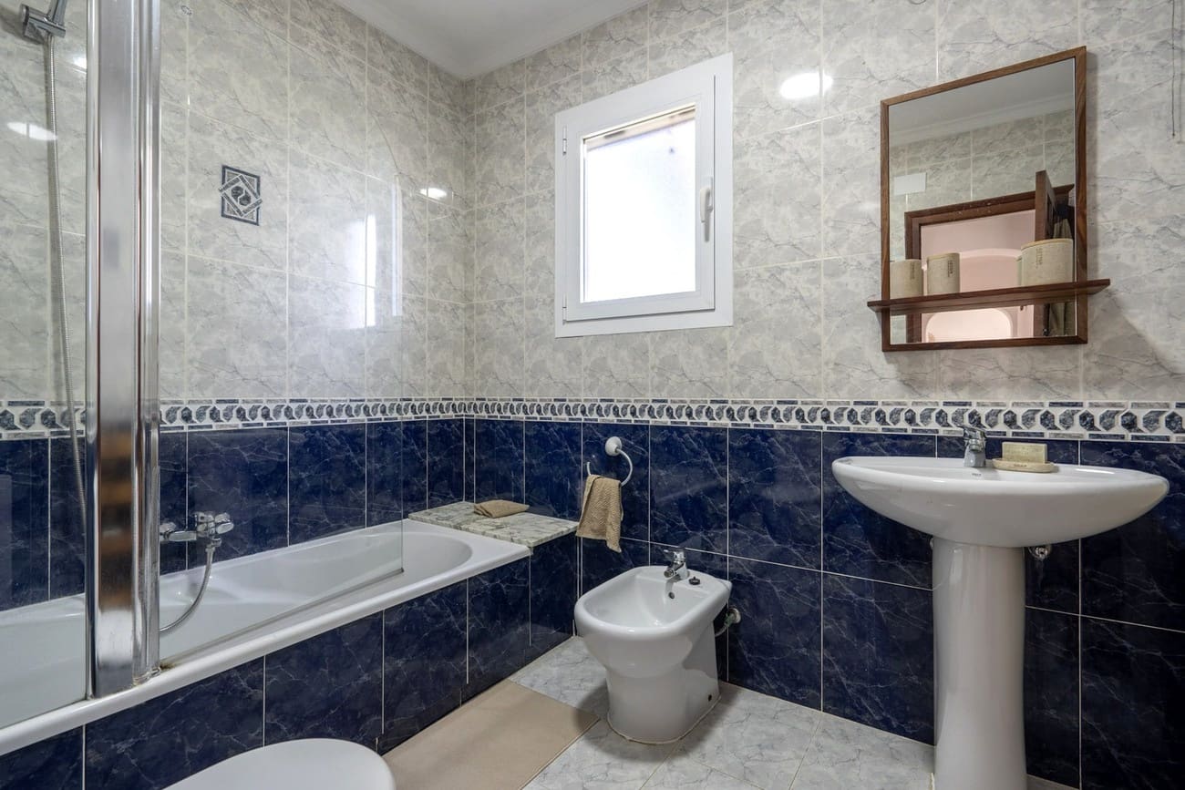 4 bedroom Villa for sale in Ambolo with pool garage - € 1,195,000 (Ref: 9475007)