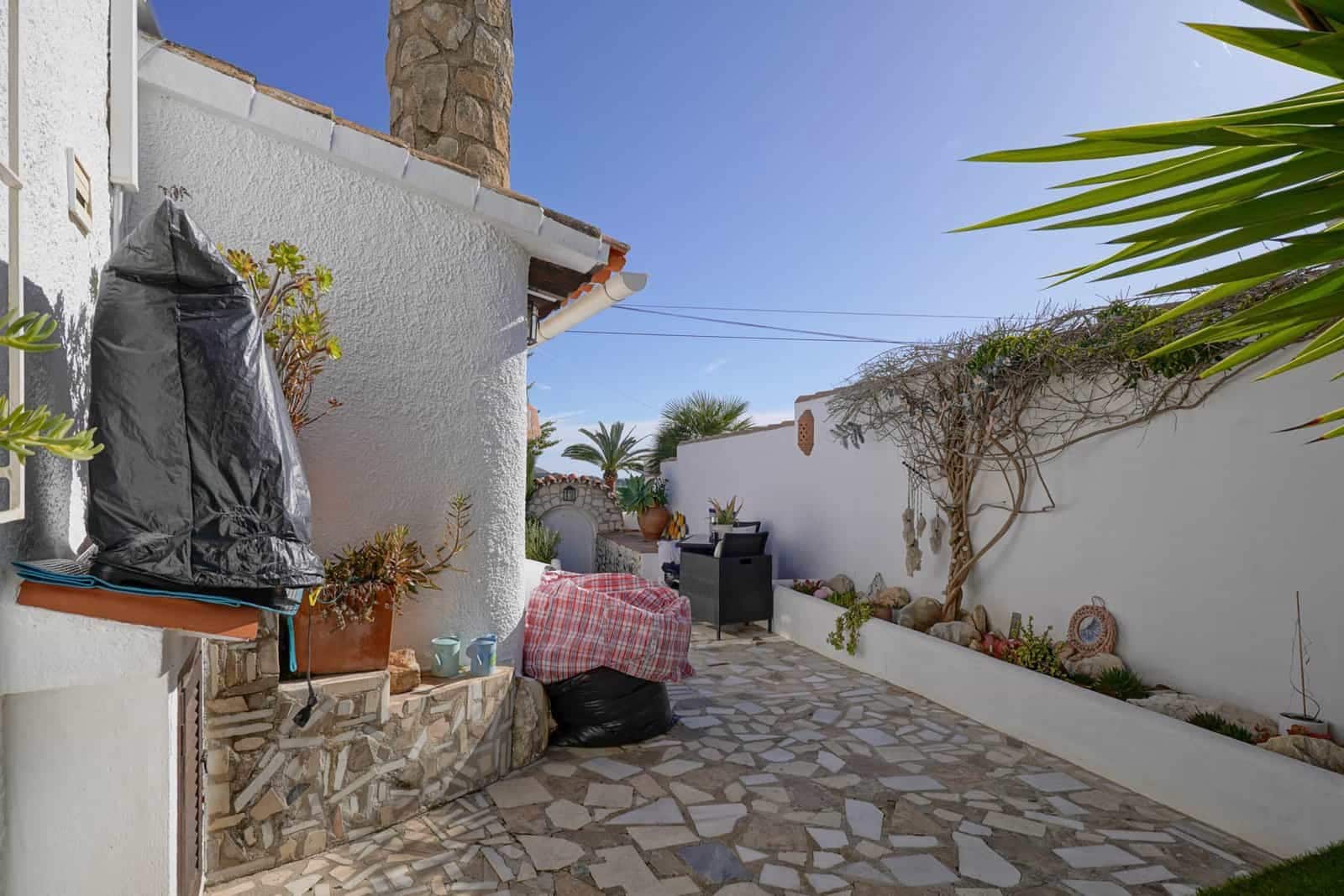 3 slaapkamer Villa te koop in Moraira met zwembad - € 399.000 (Ref: 9761046)