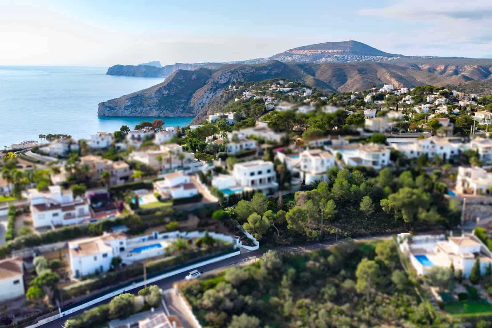 Grunde uden byggetilladelser til salg i Ambolo - € 259.600 (Ref: 9761054)