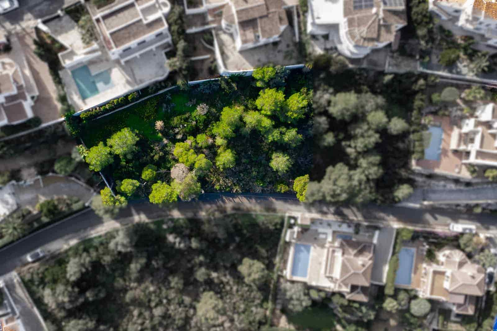 Grunde uden byggetilladelser til salg i Ambolo - € 259.600 (Ref: 9761054)