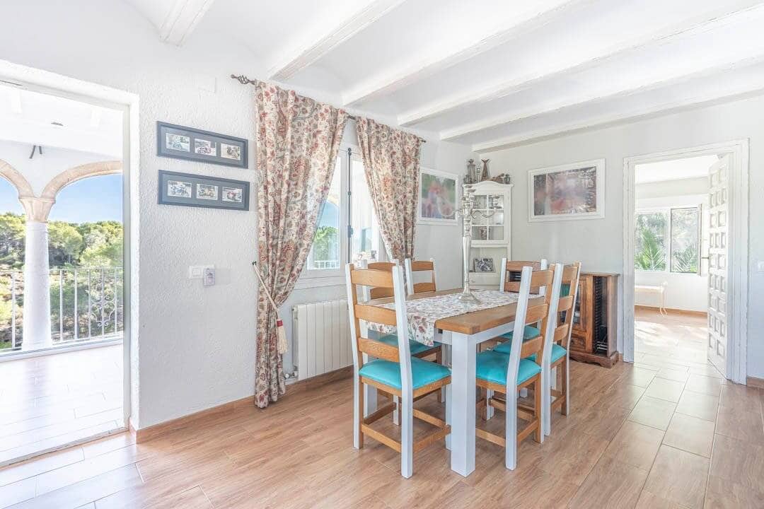 5 slaapkamer Villa te koop in Pinosol met garage - € 690.000 (Ref: 9761063)