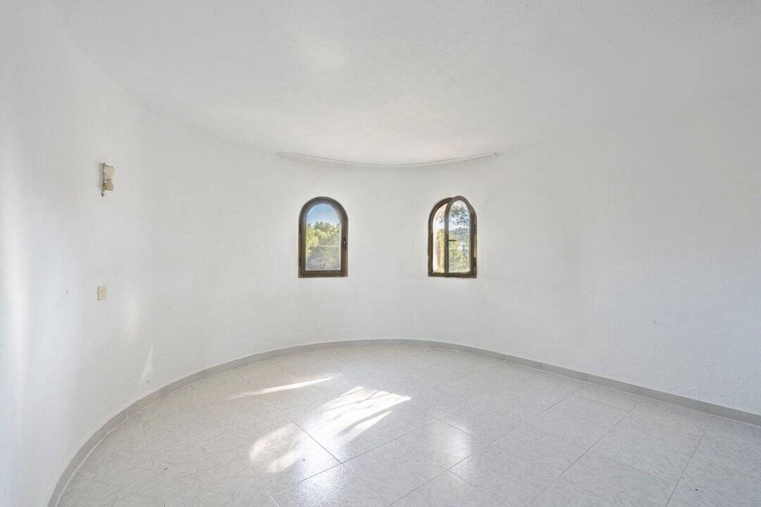 5 slaapkamer Villa te koop in Pinosol met garage - € 690.000 (Ref: 9761063)