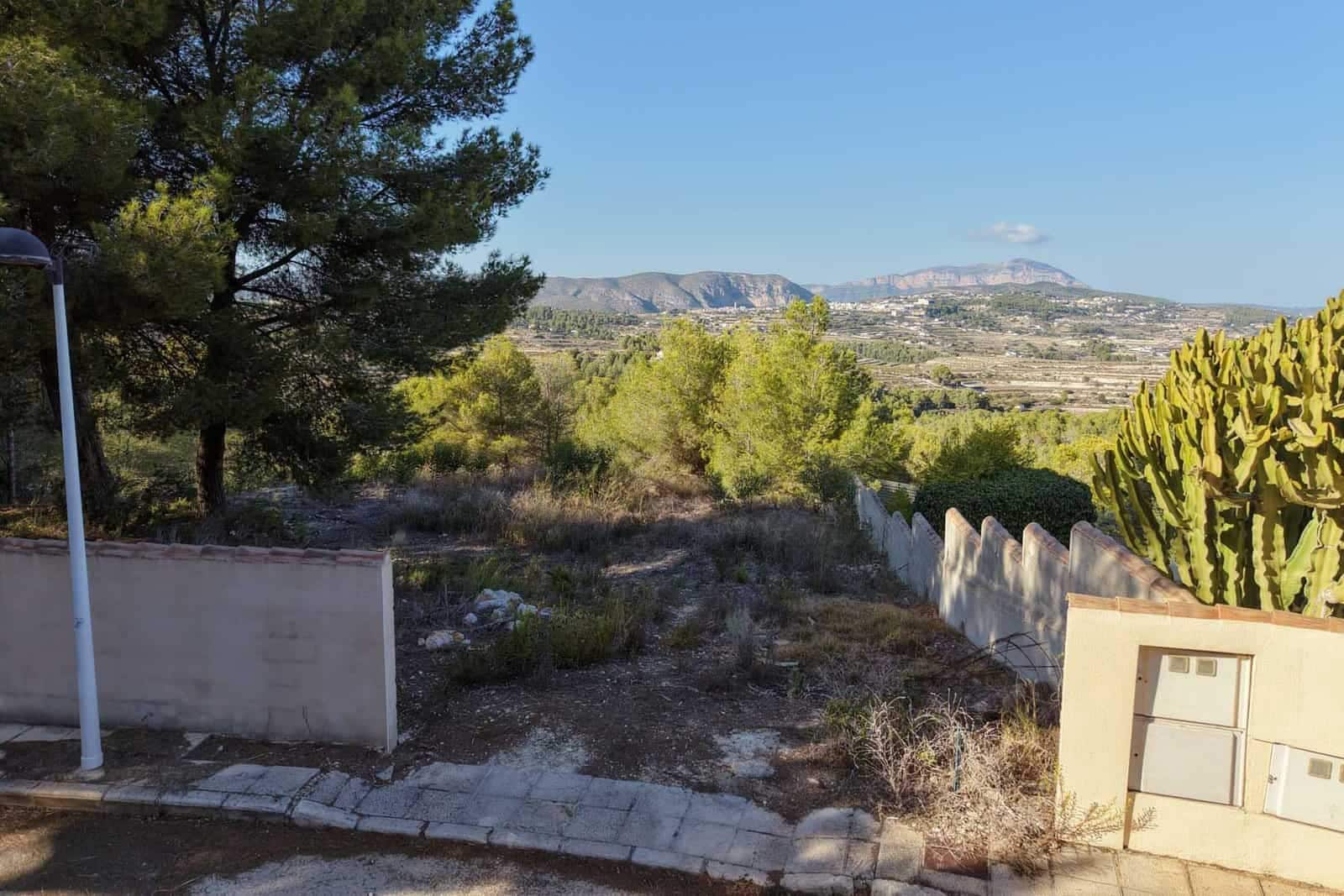 Grunde uden byggetilladelser til salg i Moraira - € 350.000 (Ref: 9761077)