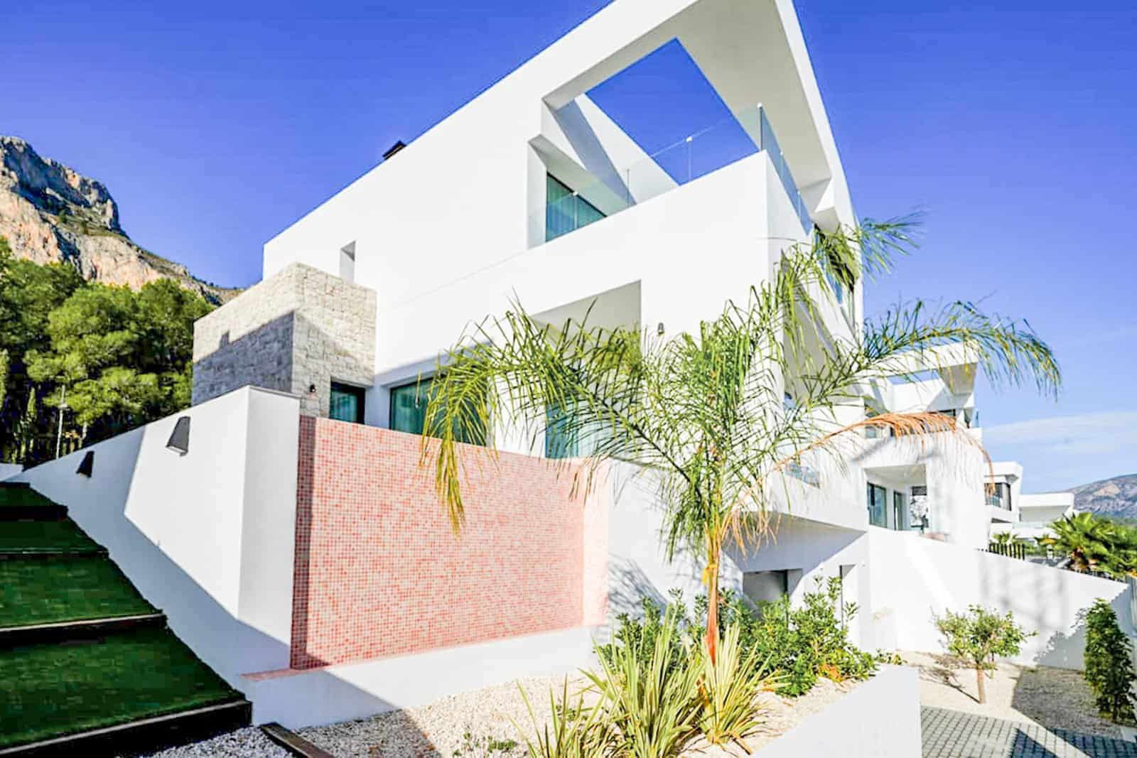 3 bedroom Villa for sale in Polop with pool garage - € 860,000 (Ref: 9761124)