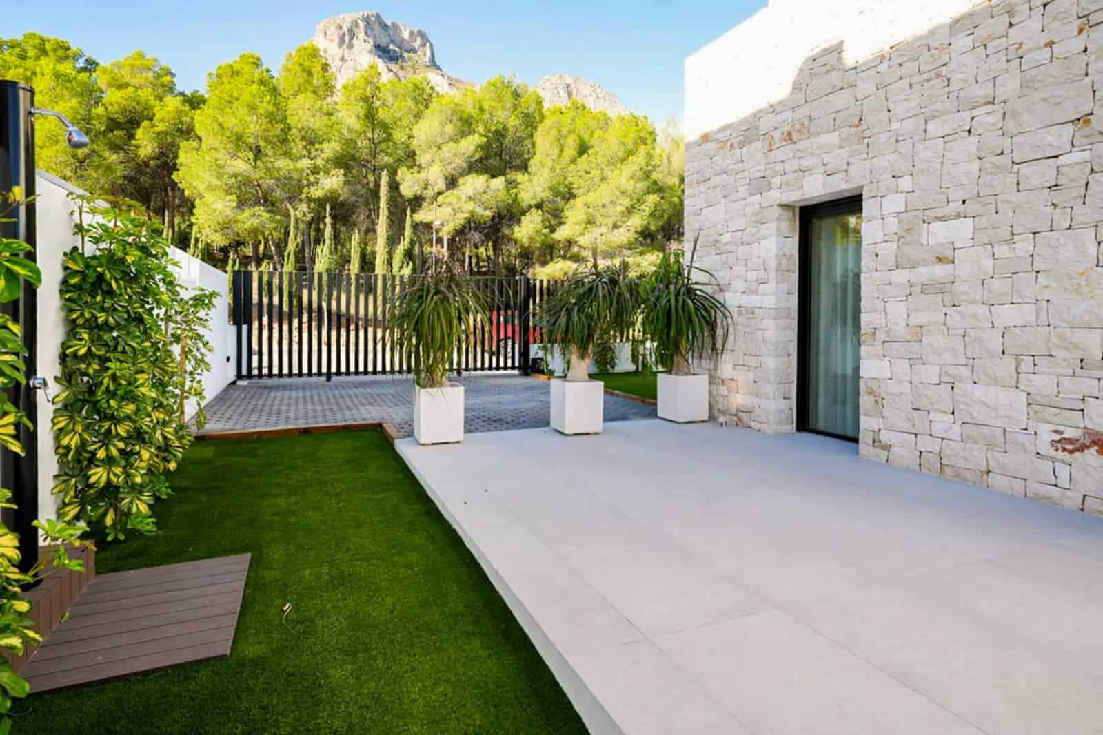 3 bedroom Villa for sale in Polop with pool garage - € 860,000 (Ref: 9761124)