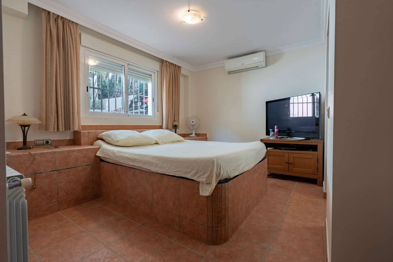 4 makuuhuone Huvila myytävänä paikassa Alhama Springs mukana uima-altaan - 1 295 000 € (Ref: 9761130)