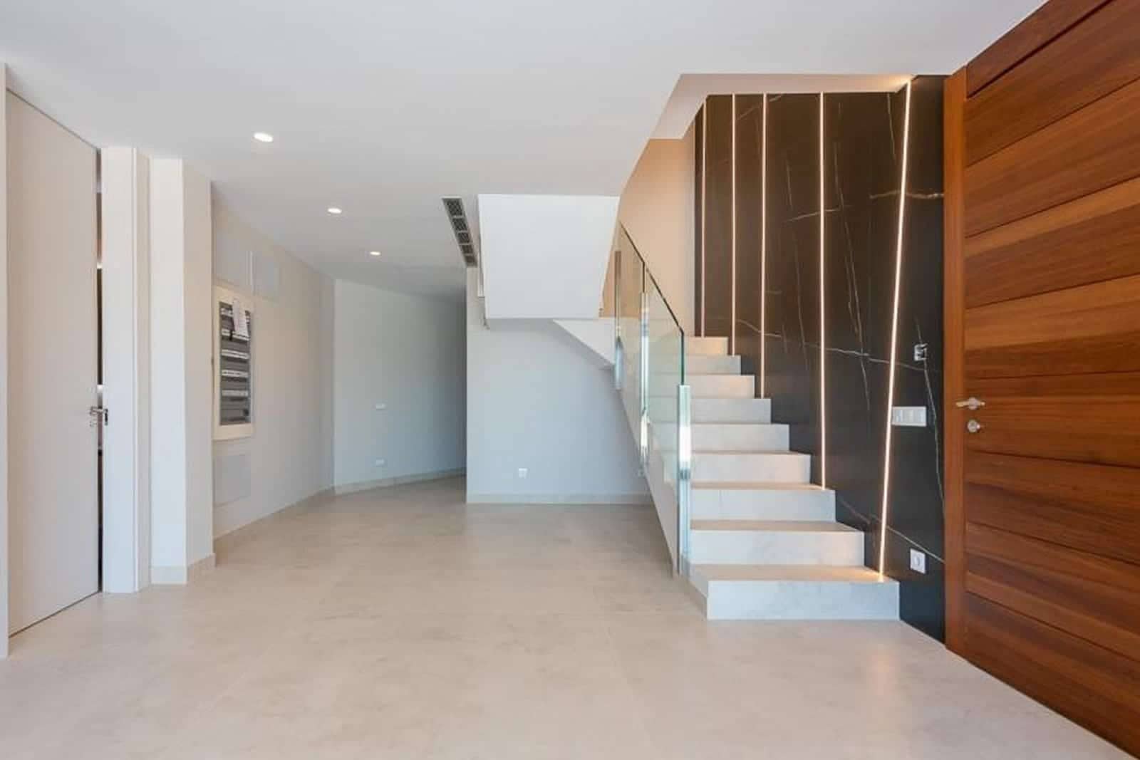 3 bedroom Apartment for sale in Benidorm with pool garage - € 1,650,000 (Ref: 9761133)