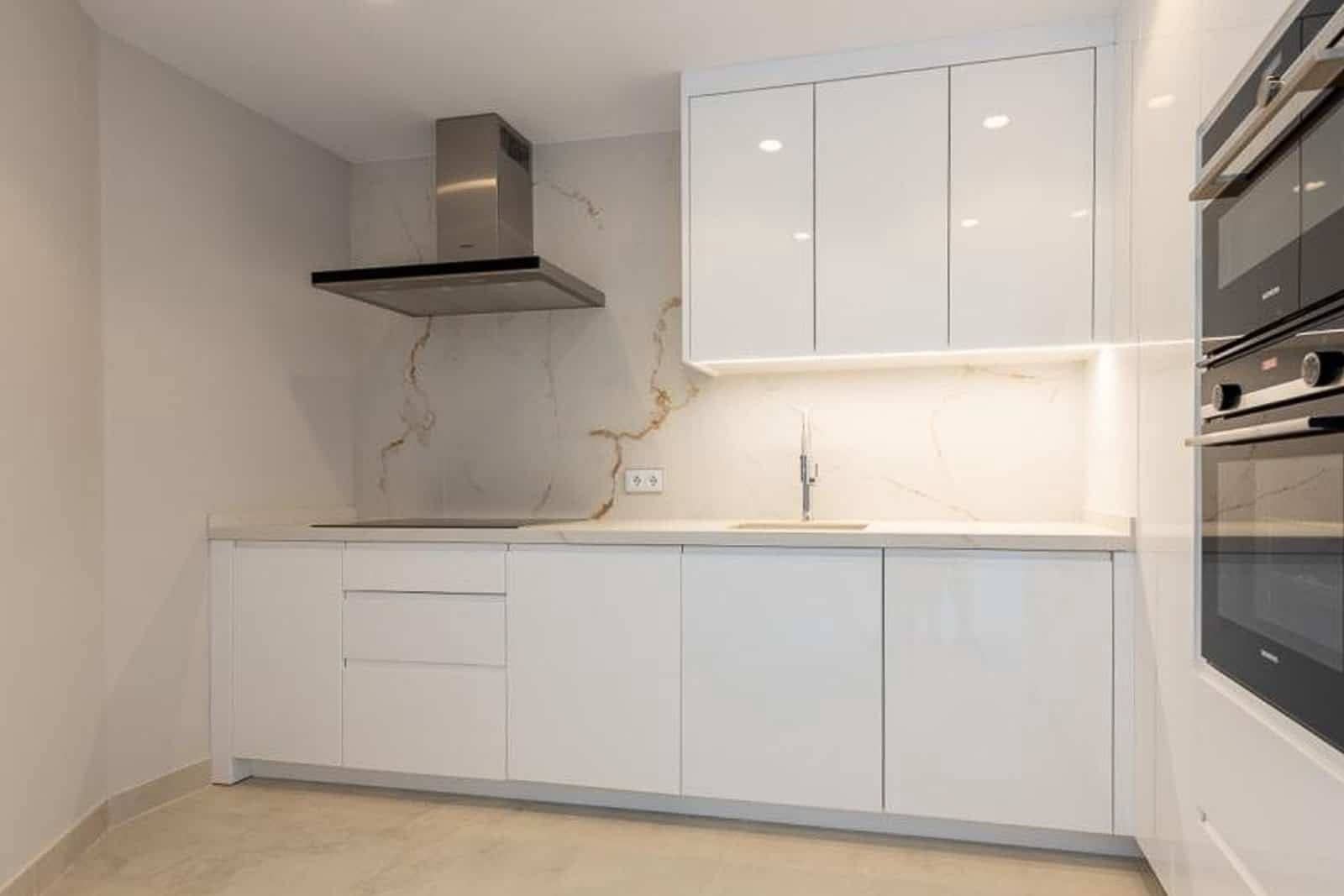 3 bedroom Apartment for sale in Benidorm with pool garage - € 1,650,000 (Ref: 9761133)