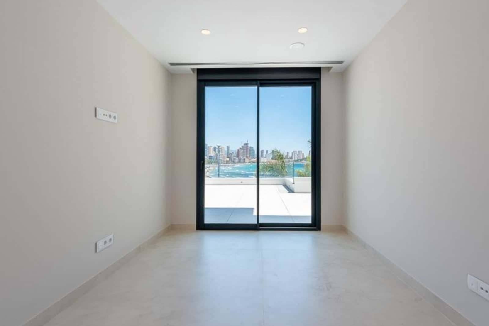 3 bedroom Apartment for sale in Benidorm with pool garage - € 1,650,000 (Ref: 9761133)