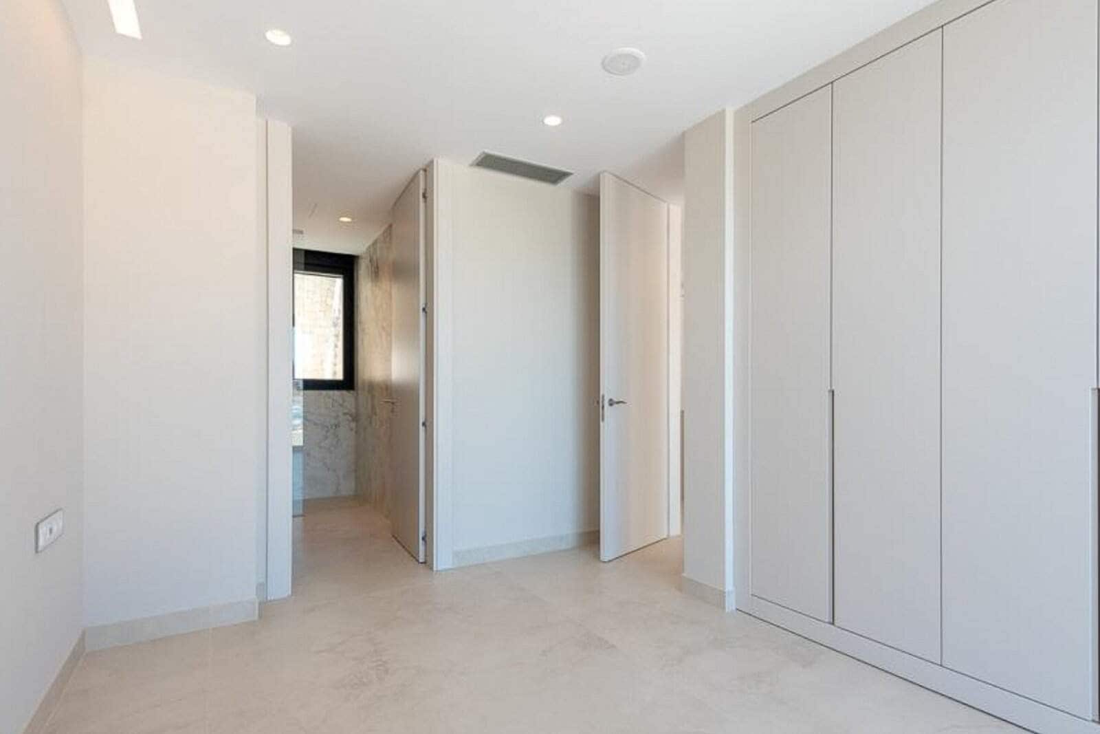 3 bedroom Apartment for sale in Benidorm with pool garage - € 1,650,000 (Ref: 9761133)